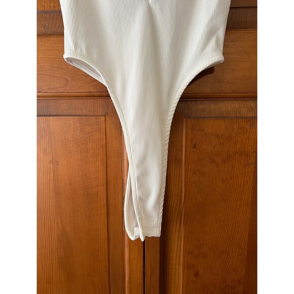 Edikted Women's High Cut Ribbed V Neck Sleeveless Bodysuit White Size XS - Picture 4 of 11